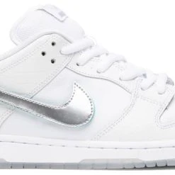 Sole Supremacy Nike SB Dunk Low Pro OG QS "DIAMOND SUPPLY CO/WHITE"